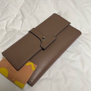 Daniel Nicole Wallet NEW condition with tag